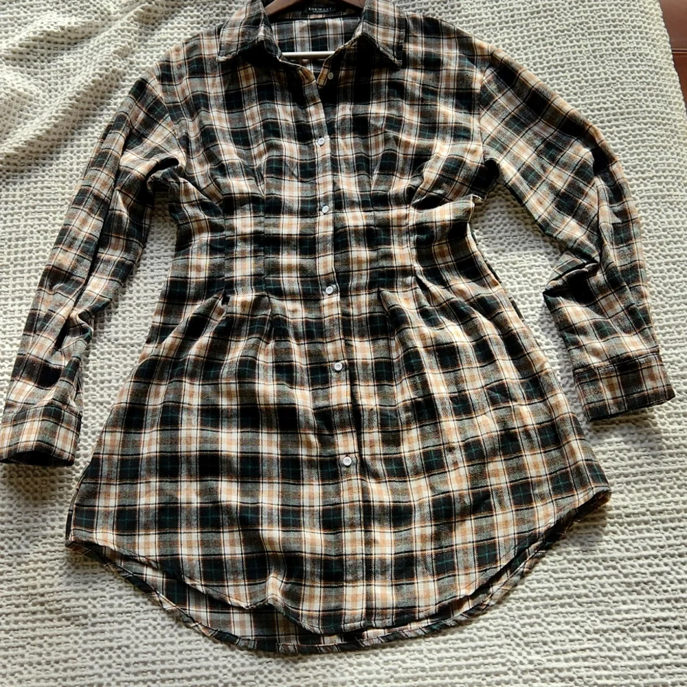 Dress - Picture 1 of 3